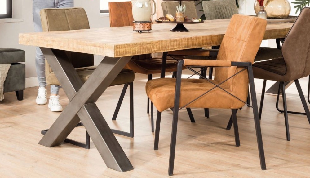 gloeilamp totaal Smeren Zo combineer je verschillende stoelen aan de eetkamertafel - Deinterieurcollectie gloeilamp totaal Smeren Zo combineer je verschillende stoelen aan de eetkamertafel - Deinterieurcollectie