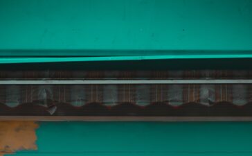 Met goed onderhoud blijft je garagedeur langer mooi en soepel werken. Lees praktische tips voor het reinigen en onderhouden van je garagedeur.